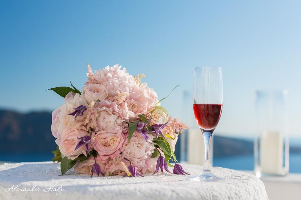 Santorini wedding photo shoot bride's bouquet 
