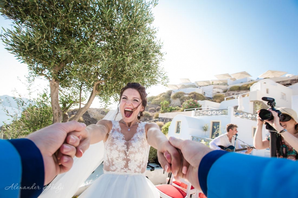 Santorini wedding photo shoot first dance