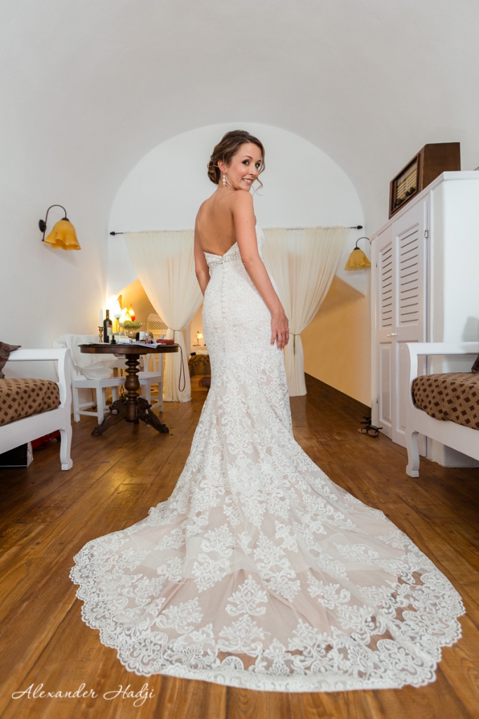 Santorini wedding photoshoot bridal preparation