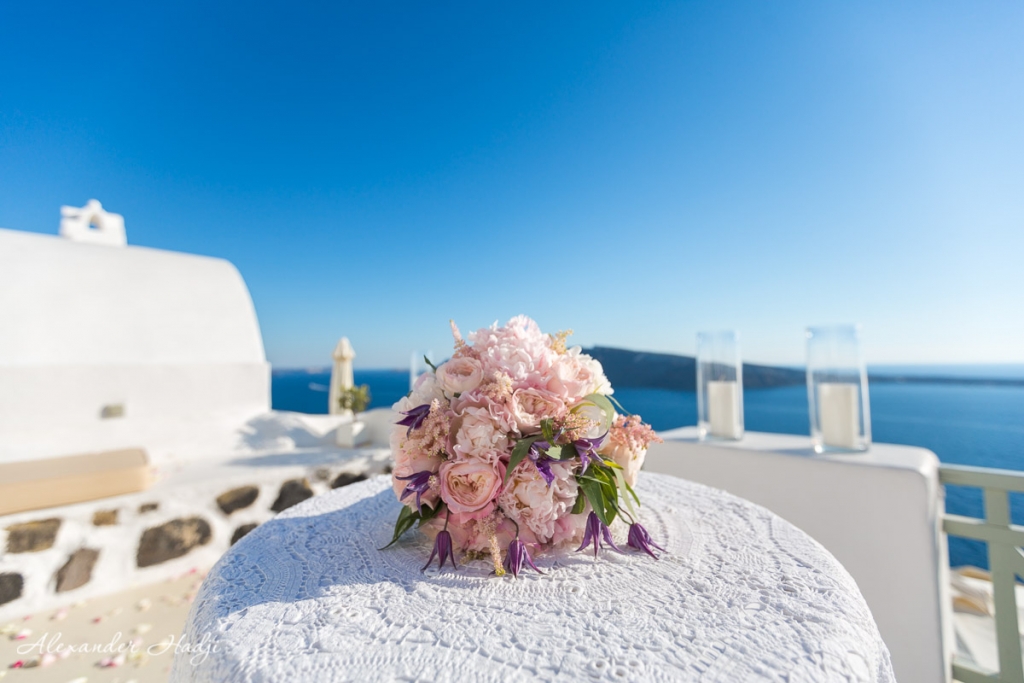 Santorini wedding photoshoot bridal bouquet